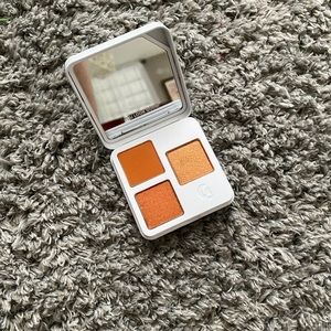 glossier monochromes eyeshadow trio in shade mesa